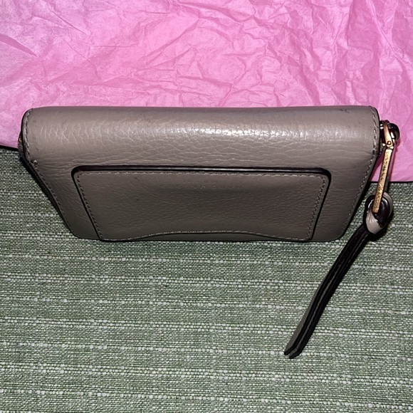 Marc Jacobs Recruit Zip Around Softshot Leather Bi-fold Wallet in Mink /Tan EUC - Picture 8 of 12